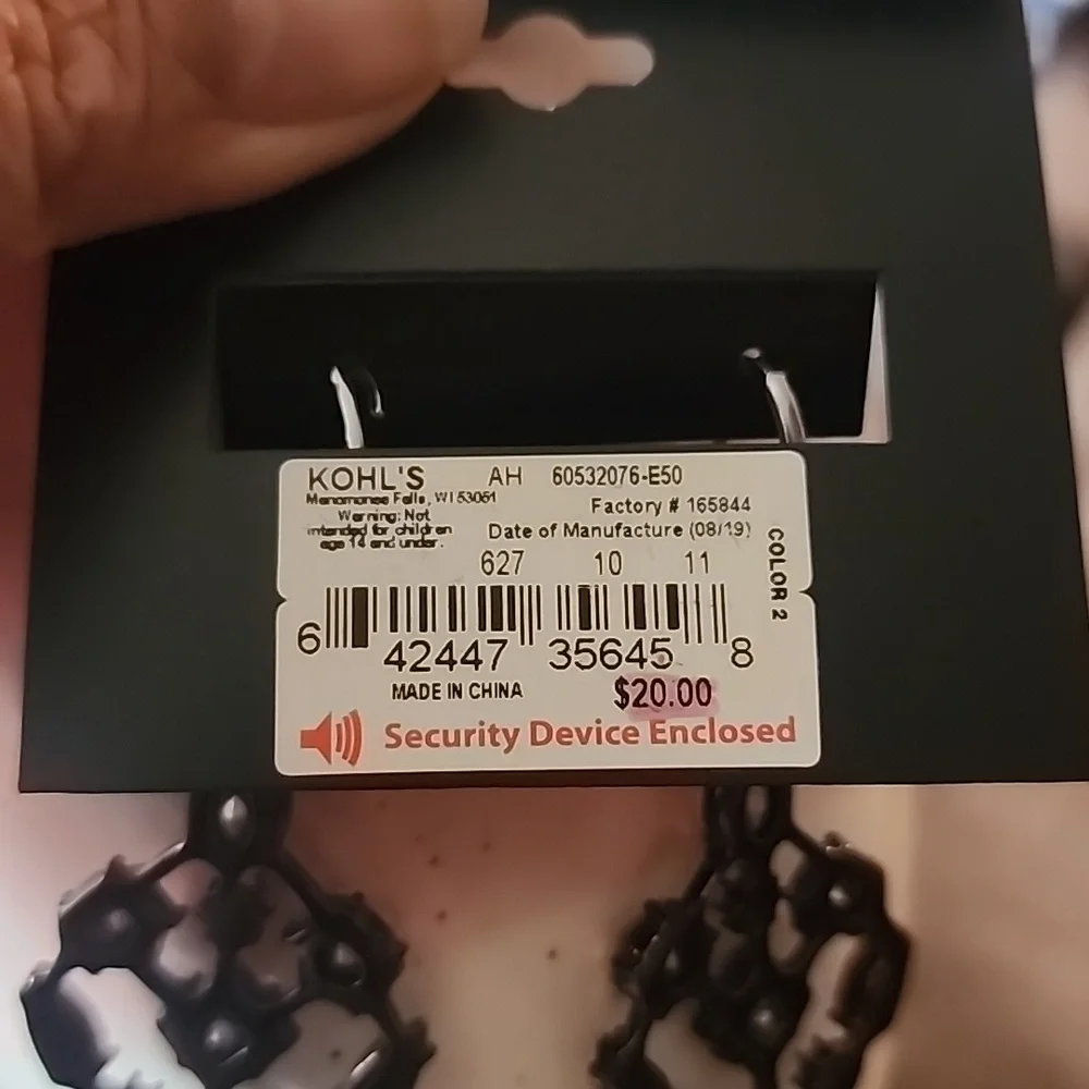 SIMPLY VERA Dangle Earrings NWT - Picture 2 of 3